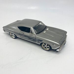 Welly 1/24 Scale Diecast Gray 1968 Chevrolet Chevelle SS-396 No 9397 Collection